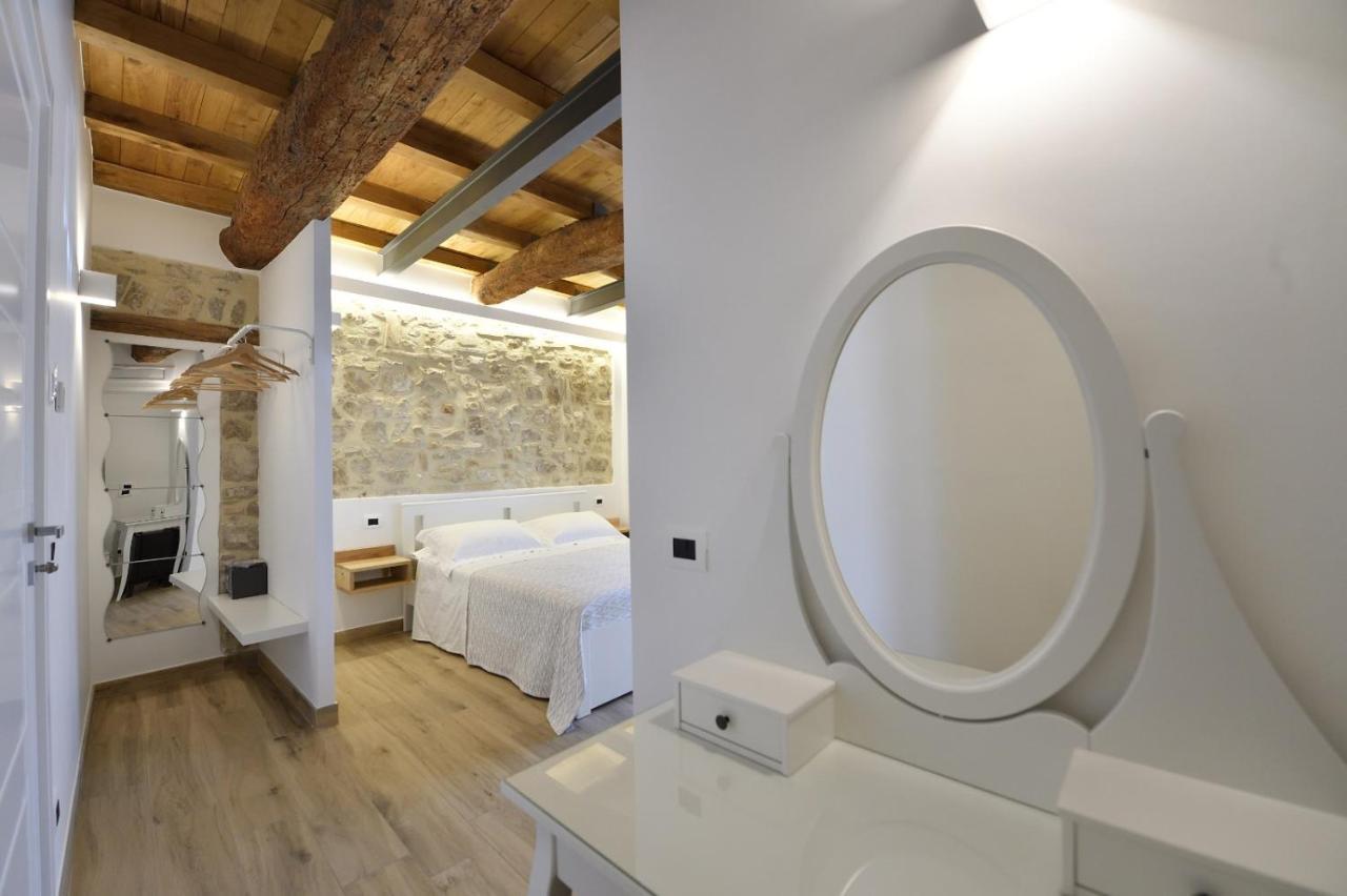 Le Benedettine Affittacamere Relais Фонди Экстерьер фото